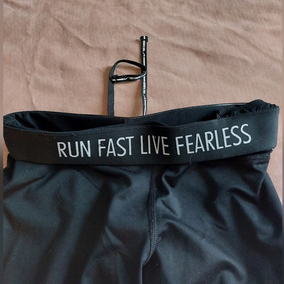 NIKE- capri leggings - Picture 4 of 4